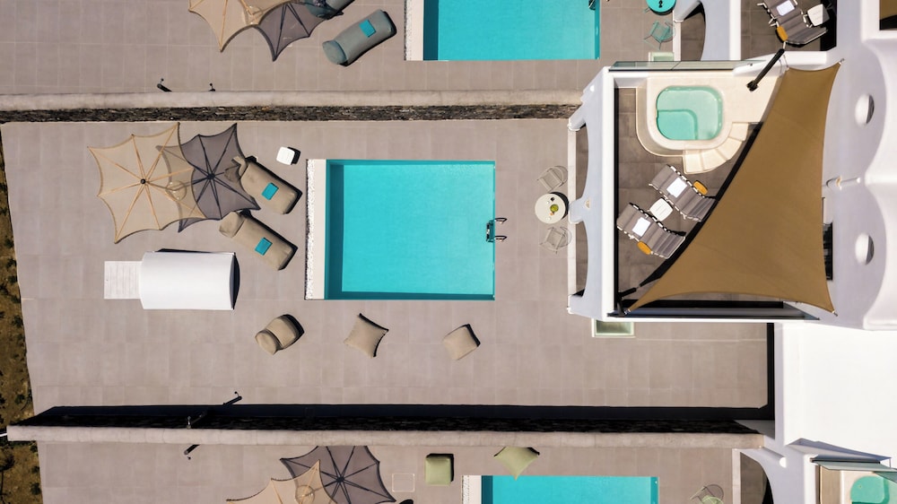 MODERN DOME HOMES OF SANTORINI