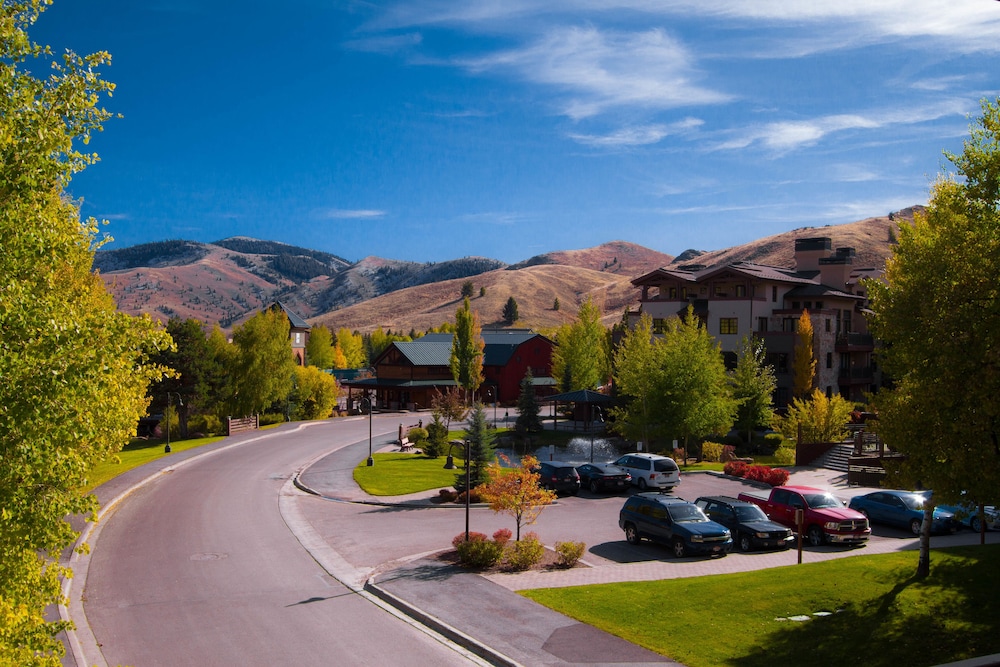 Elkhorn Village - Property Image 11