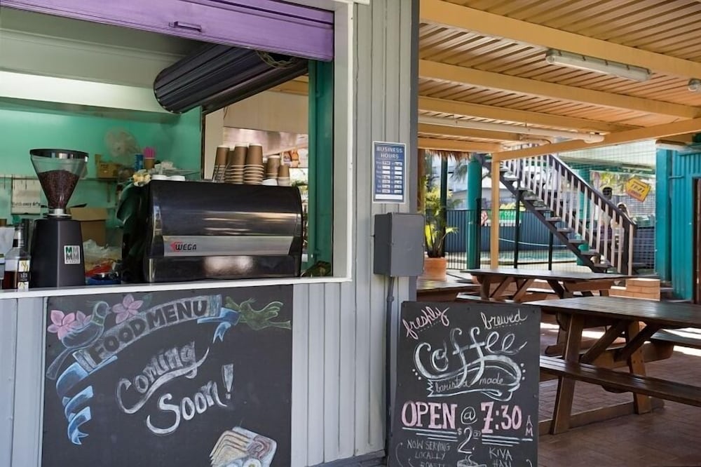 Backpackers In Paradise Resort - Hostel