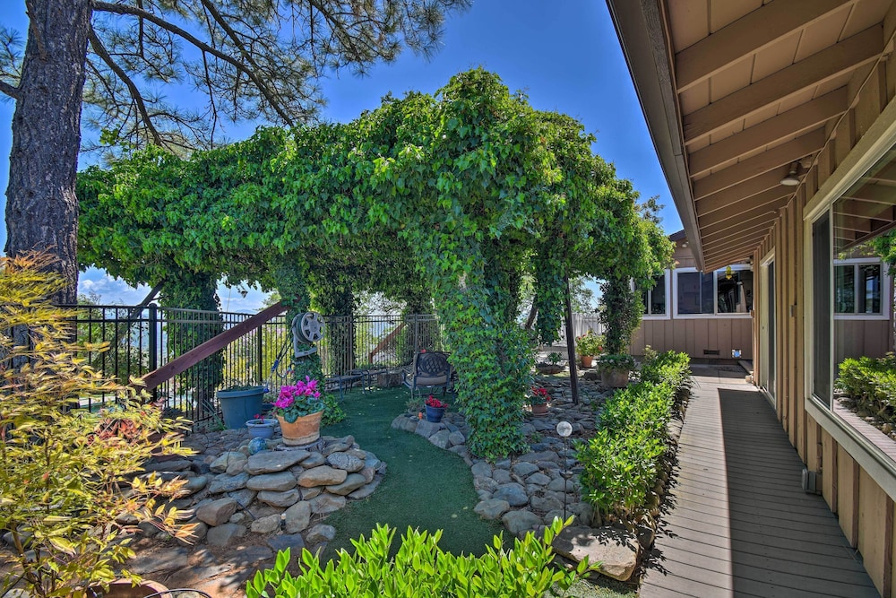 Stunning 'treetop Villa' - 1 Mi to Dtwn Mariposa! view 2
