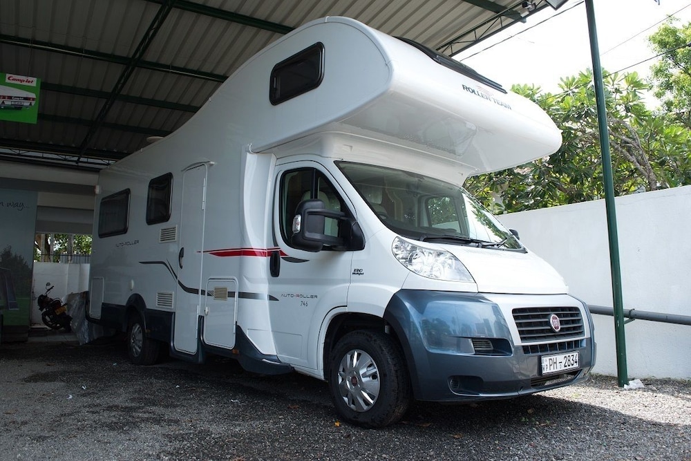 Go Outdoors Motor Home - Caravan Park
