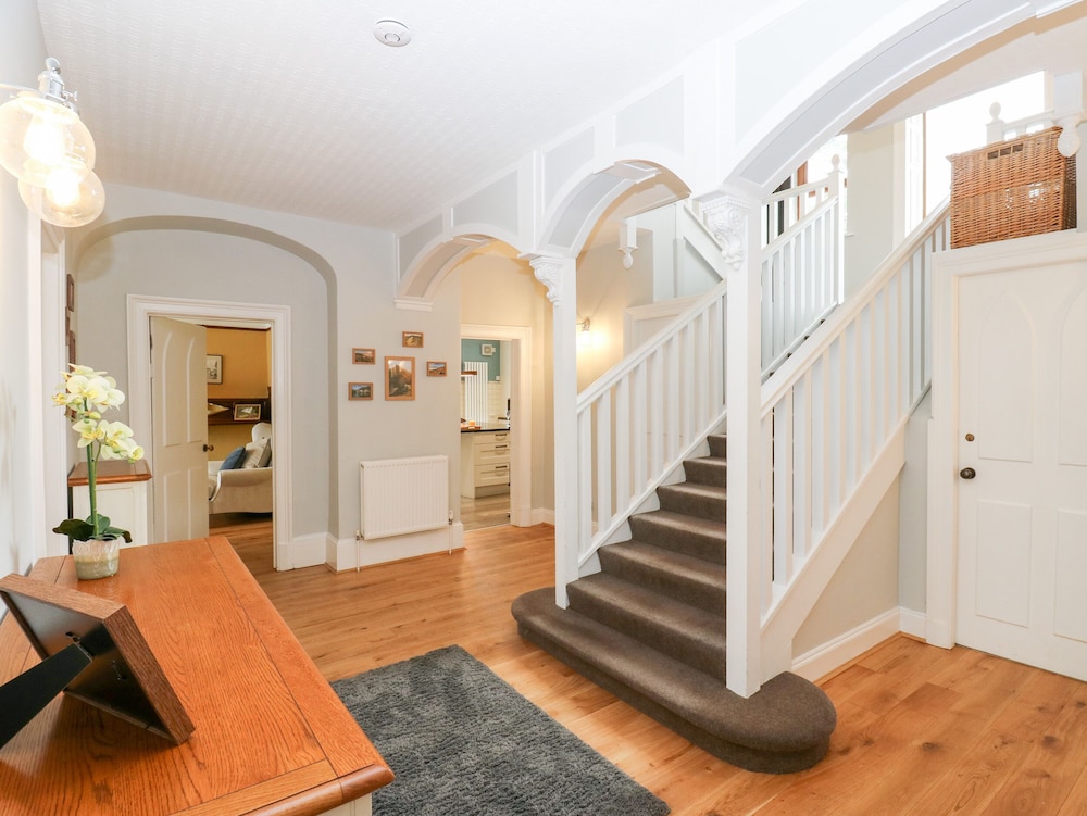 The Old Post Office - Pet Friendly Group Stays in Holmfirth