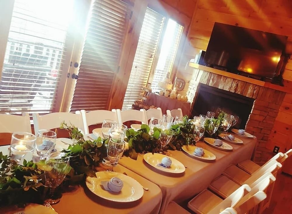 Picture Perfect 7 Br cabin by RedAwning