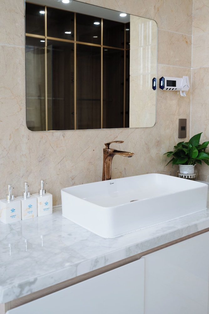 Deluxe Riverfront Pool Villas Danang