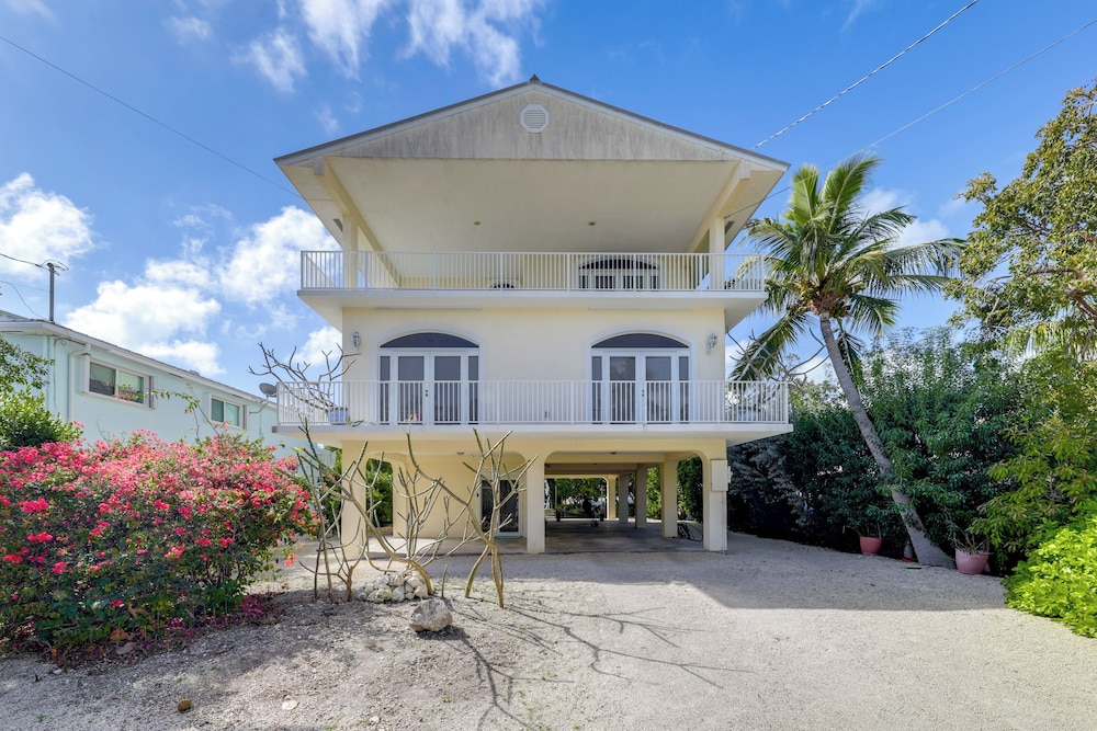 Spacious Canal-front Home: Florida Keys Gem