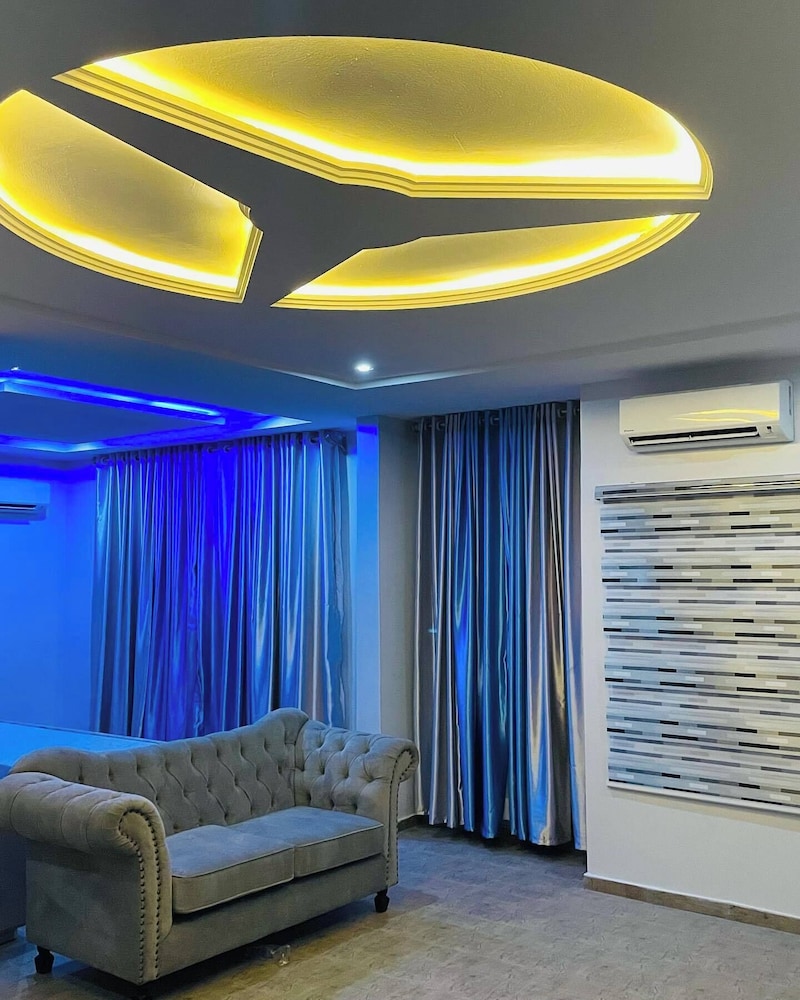 Villa Maxili Hotel and Apartment