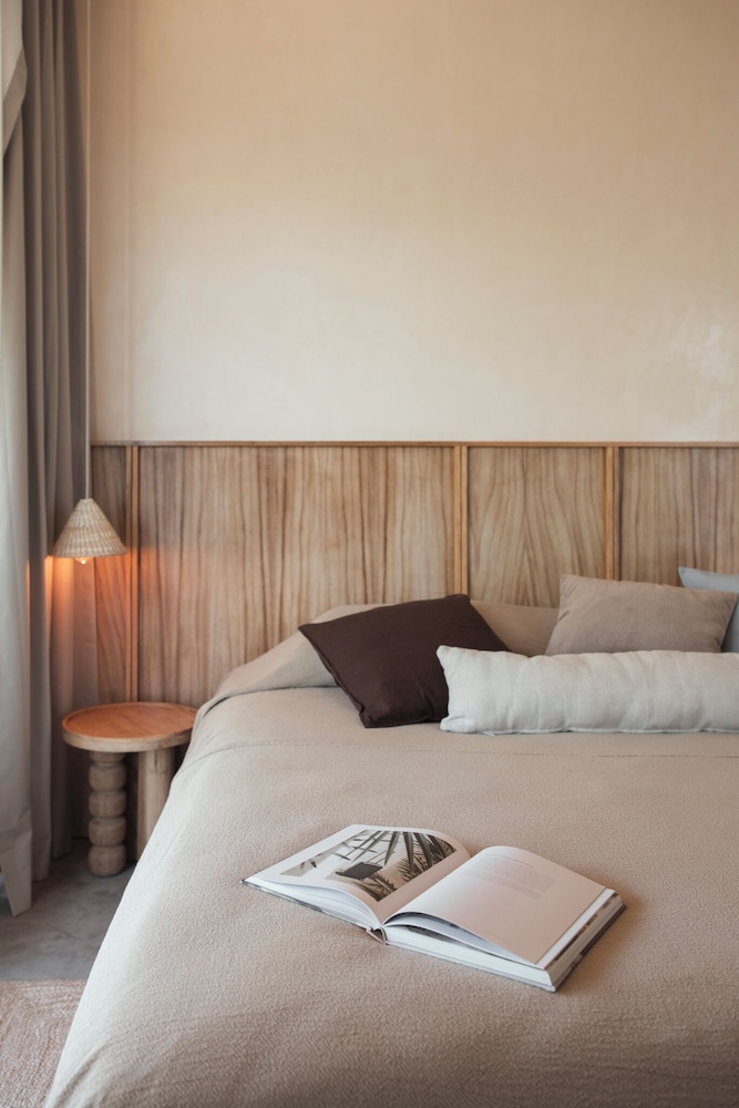 2BR Penthouse with Rooftop & Pool B5