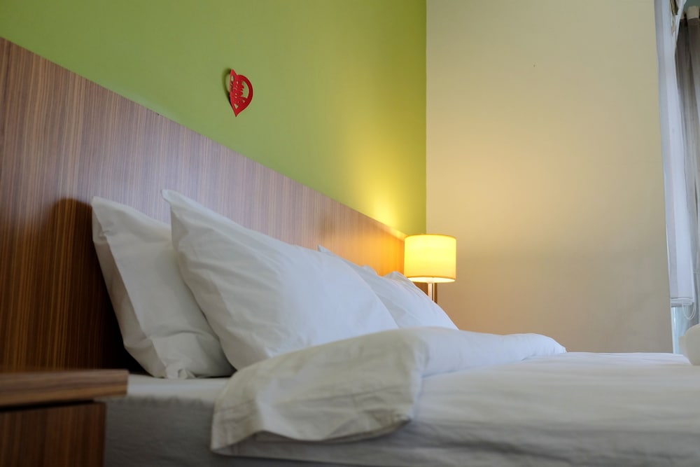 Natol Homestay - Sydney Batu Kawa MJC New Townships