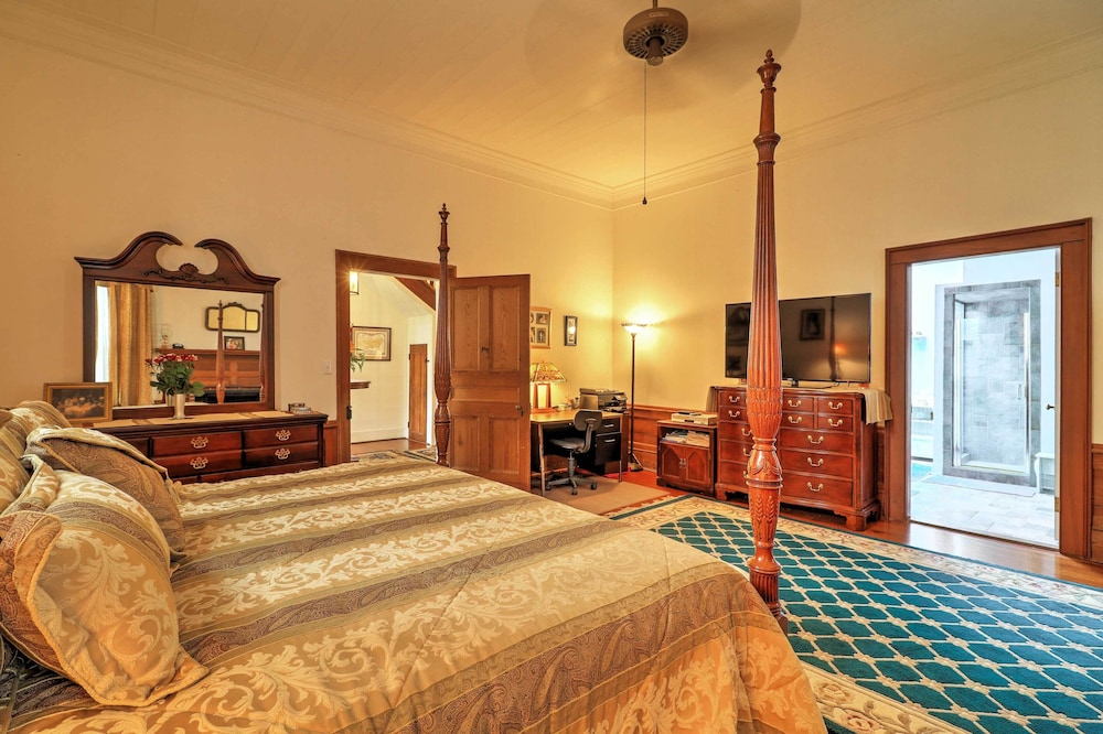 Historic Lafayette Retreat w/ Guest House! view 4