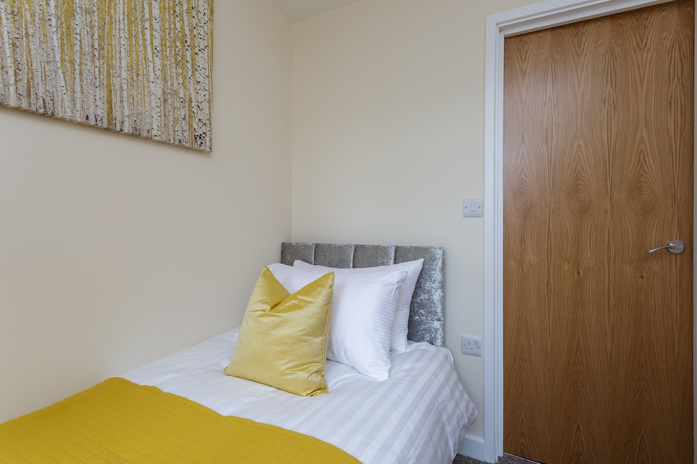 Luxury Burgess Apartments view 2