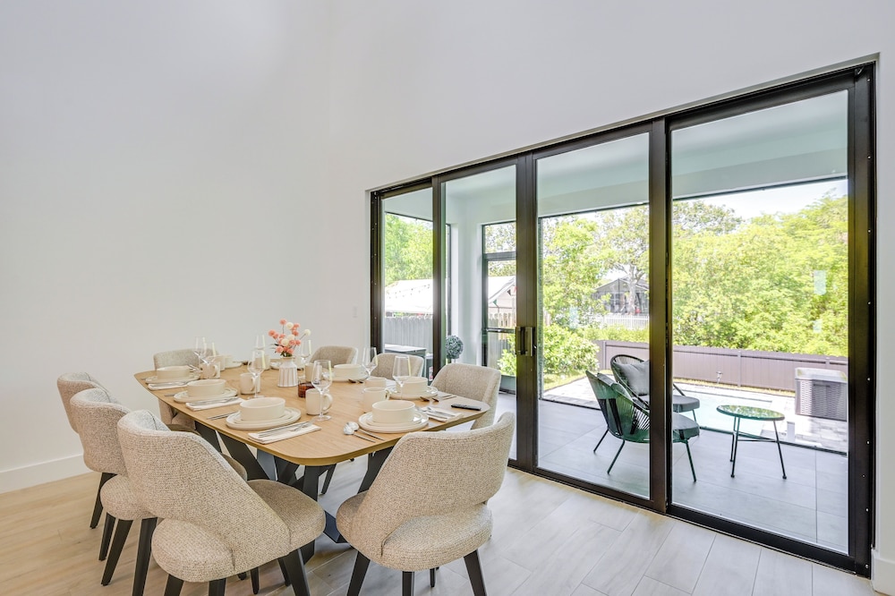 Walk to Celebration Park: Naples Home w/ Pool!