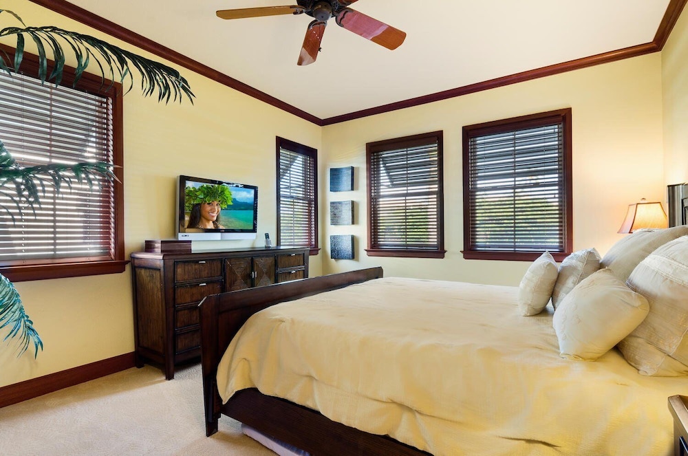 Hawaiian Unit Nearby Beaches, Restaurants, & Shopping - Vrkcv