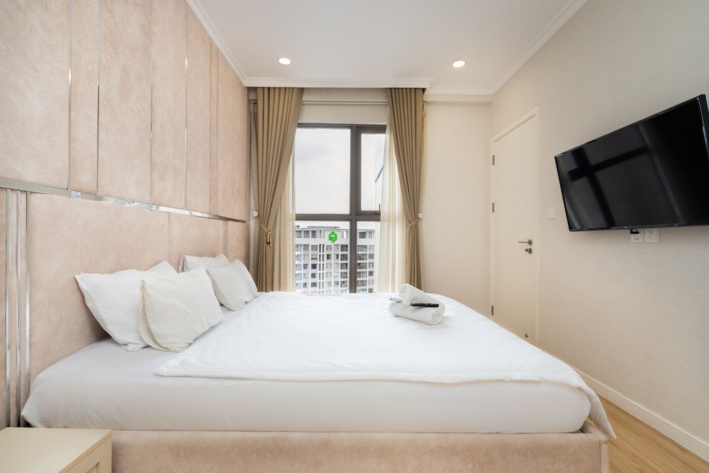 Jennifer House - Millenium Apartment