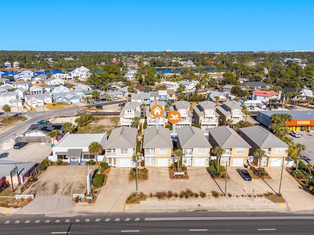 Palm Breeze Retreat Sleeps 10!