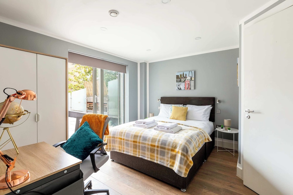 Beautiful Canal Side Notting Hill Abode With Terrace view 4