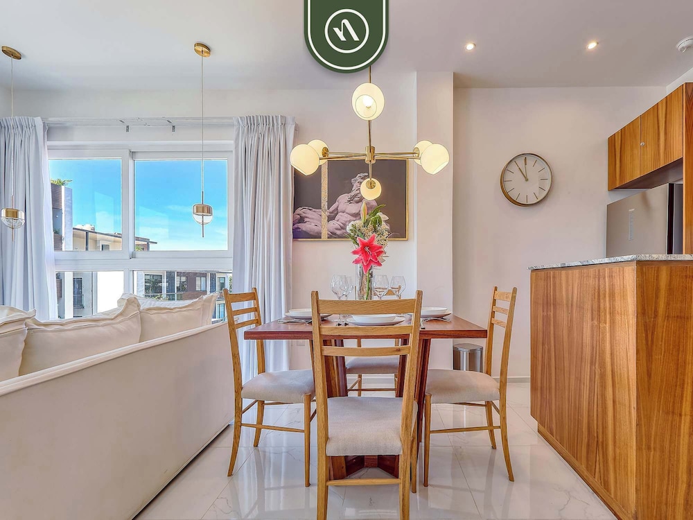 Great Design 1BR Condo - Rooftop Pool