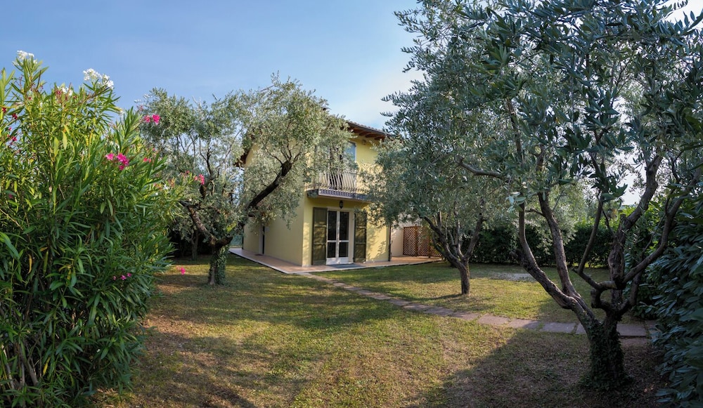 Elegant Lake Garda Villa With Garden
