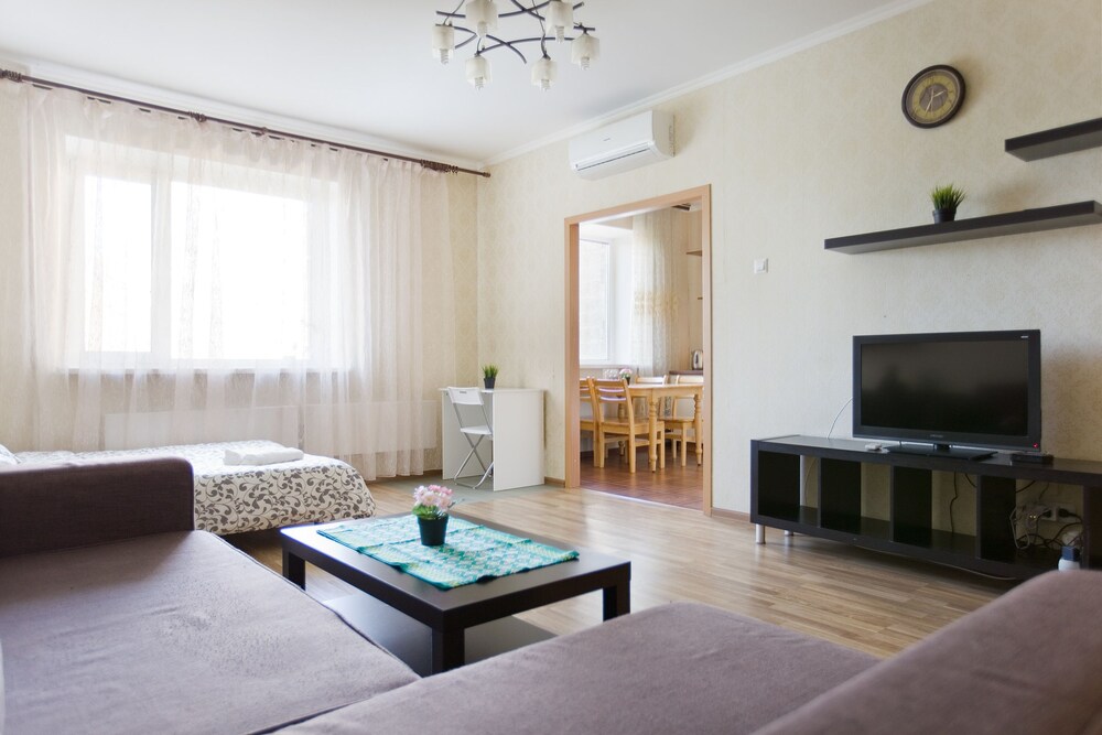 Hello Apartment on Kolomyazhskiy 26