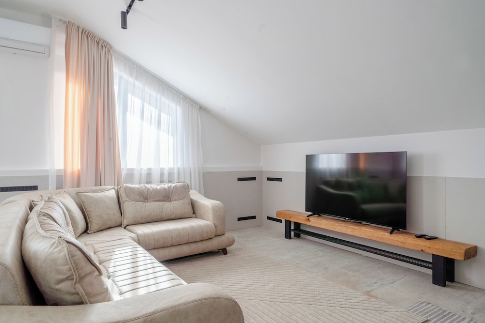 Niabi 3BDR Mansard