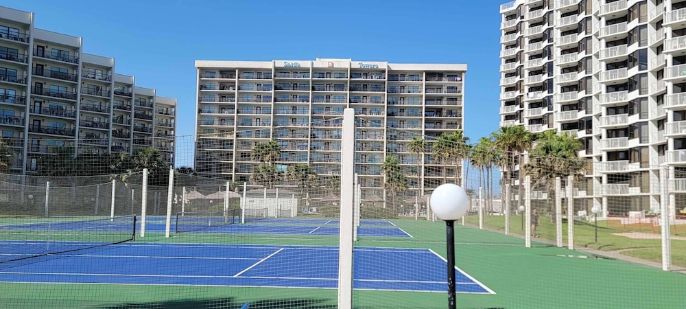 Sleeps 10 Direct Beach Heated Pool 3 Bedroom Apts