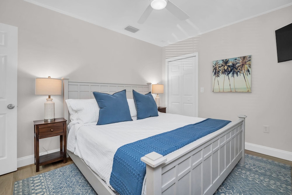 NEW Beach Envy 4BR Pool Spa Steps From Sand