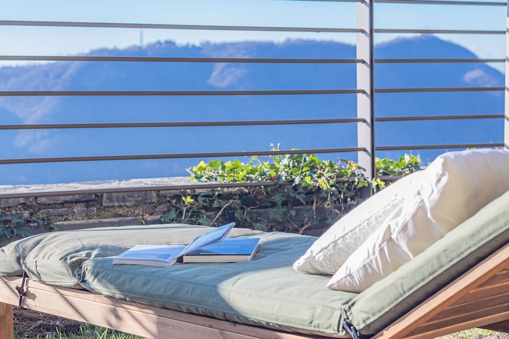 Aurora Apartment in Como