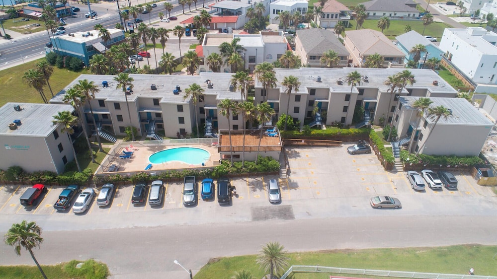 Island Condo - 1st Floor - Pool - Patio
