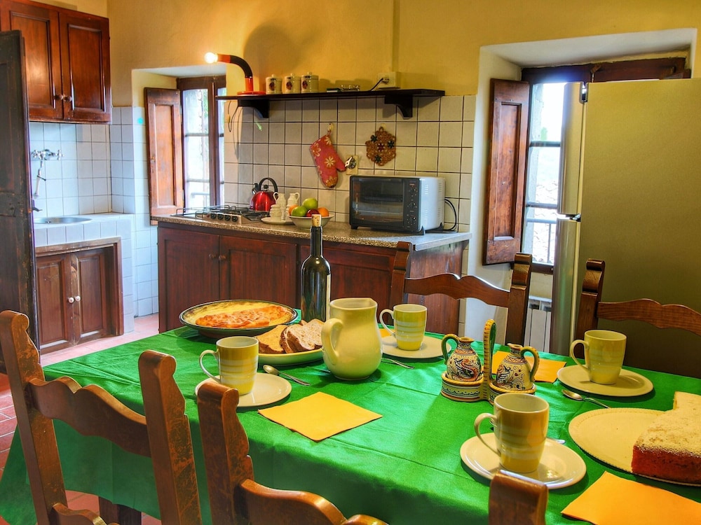 Farmhouse With Stables, Horses and the Ability to Make Horseback Riding
