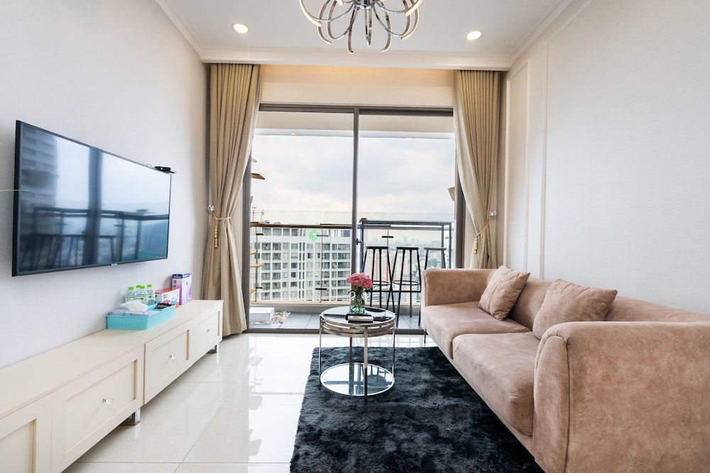 Jennifer House - Millenium Apartment