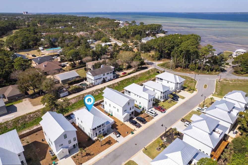 Beach to Bay 3BR Retreat - Cowboy Pool & Golf Cart