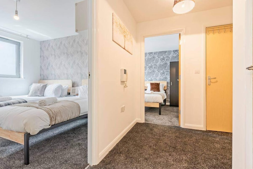 Desert Oasis Sleeps 8 With Parking