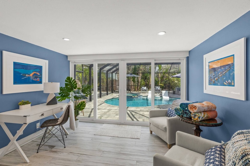 Dockside Getaway on Avenida
