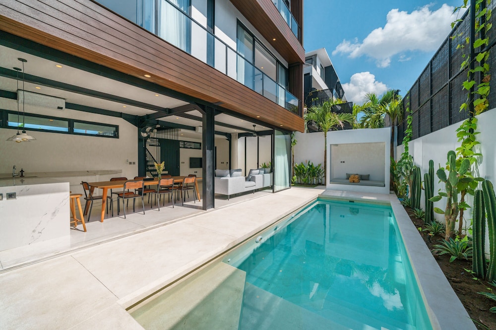 Villa Vantage 7 view 2