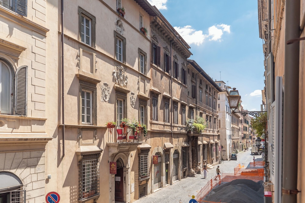 Via Giulia Apartments