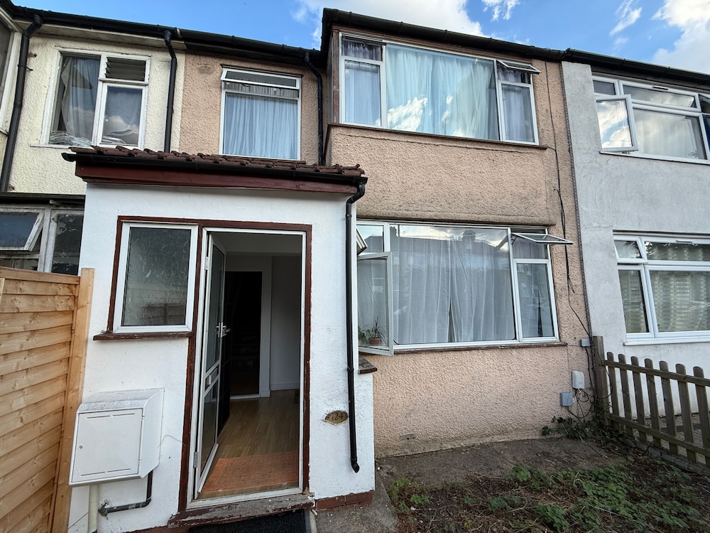 Duplex Sleeps 4 With Pets Allowed