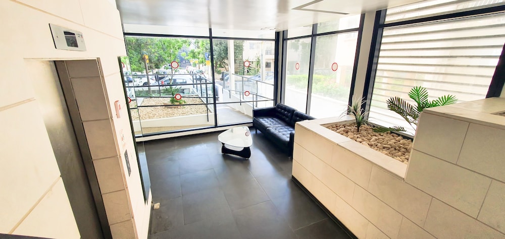 Charming 2 Bdr Apt Terrace Gordon TL61 view 5