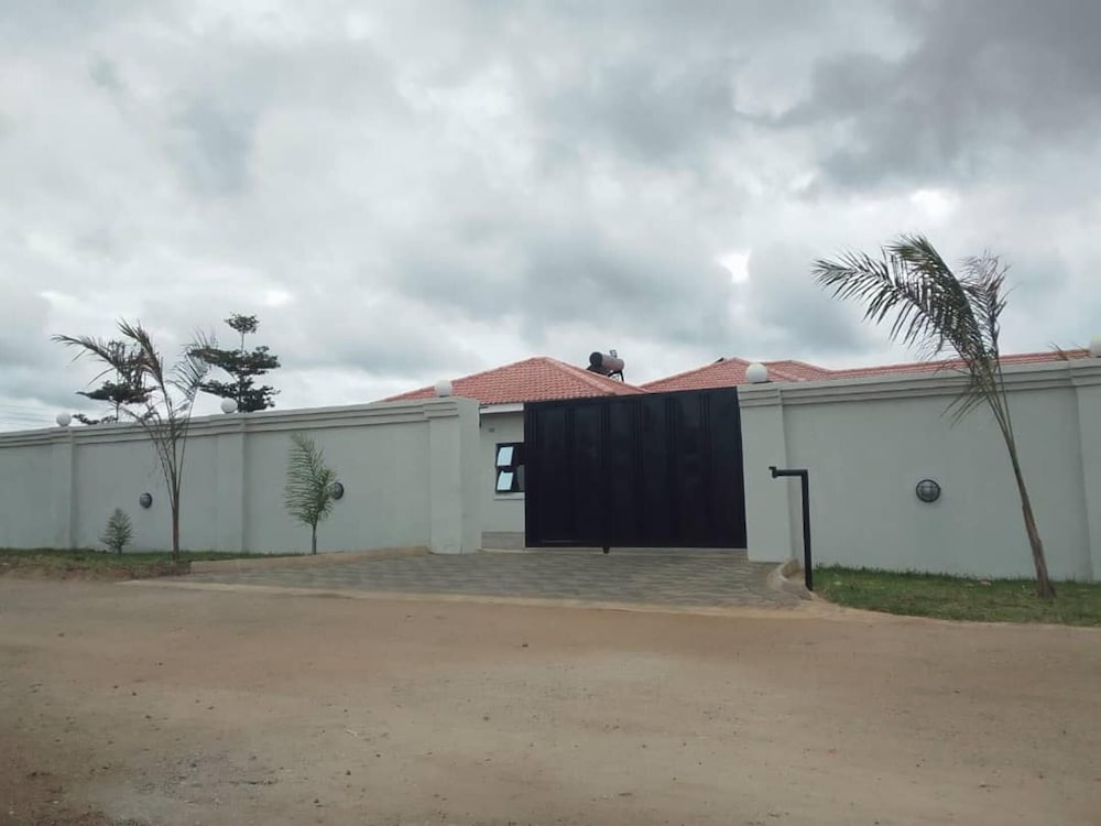 Luxury 3 Bedroom Self Catering Apartment- Masvingo