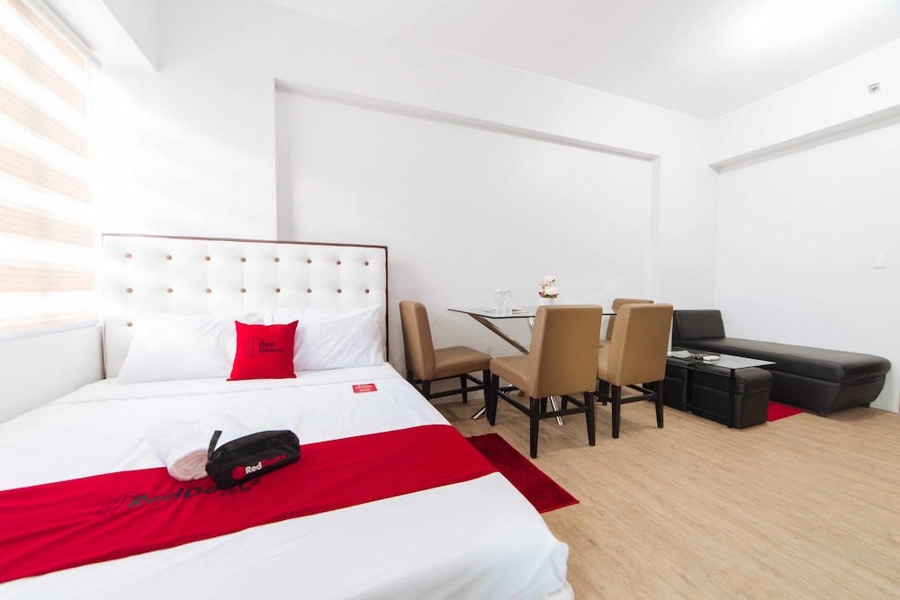 RedDoorz Premium @ Anuva Residences view 4