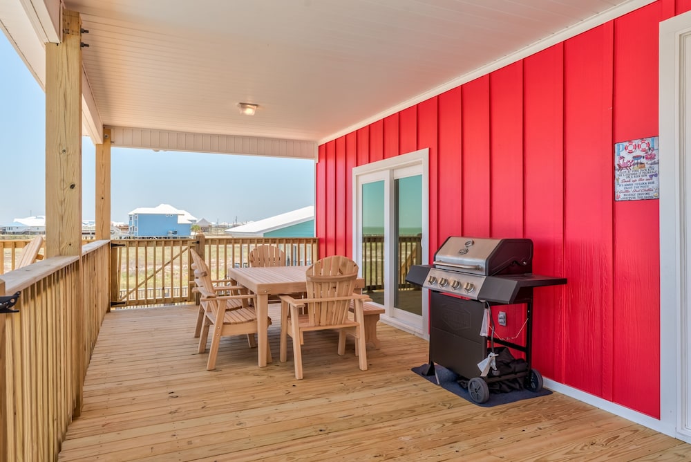 Wine N' Sea - 2704 Bienville 5 Bedroom Home by RedAwning