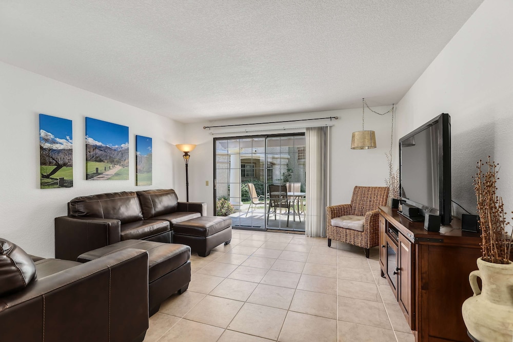 2BR 2BA Stylish Palm Springs Condo