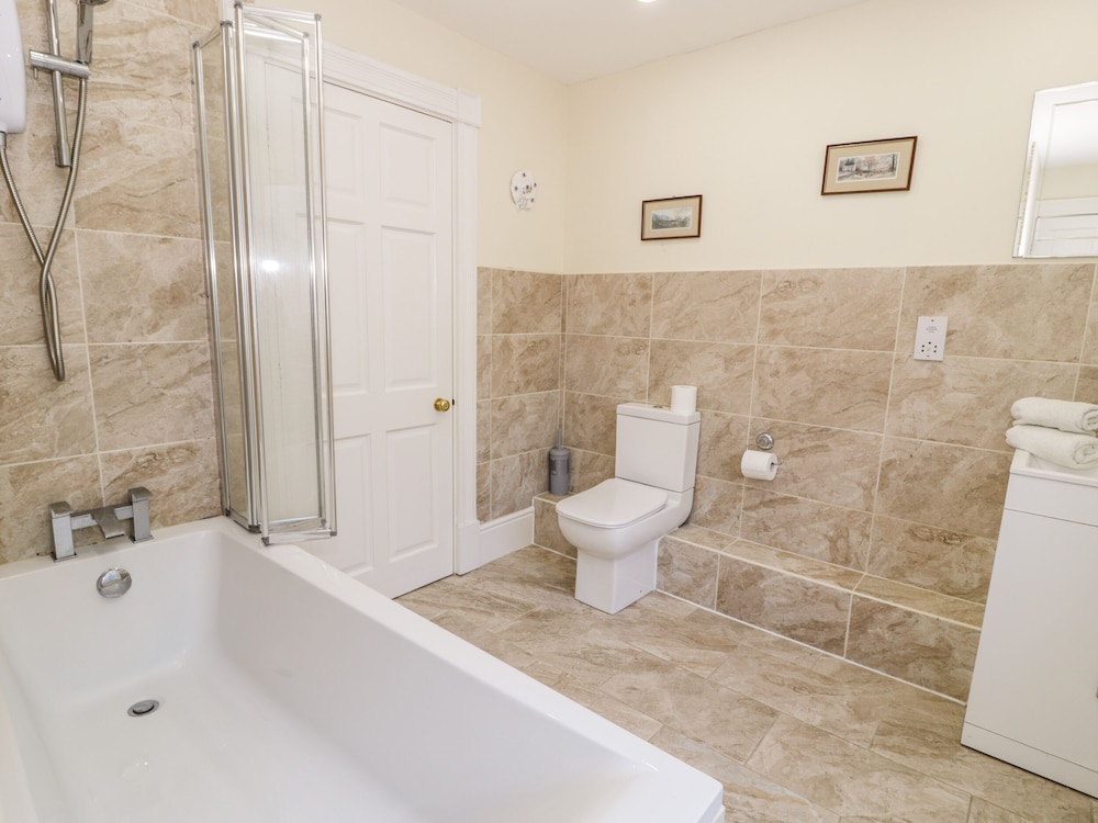 11 Glyn Garth Mews