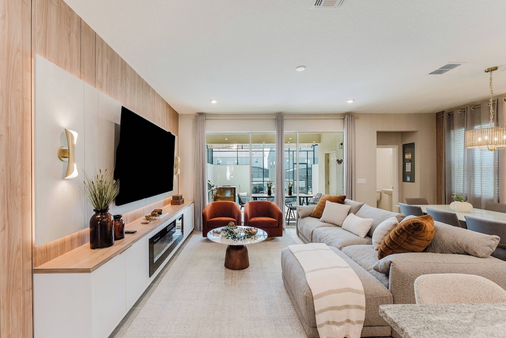 Themed 6BR Solara Near Disney Pool Summerkitchen