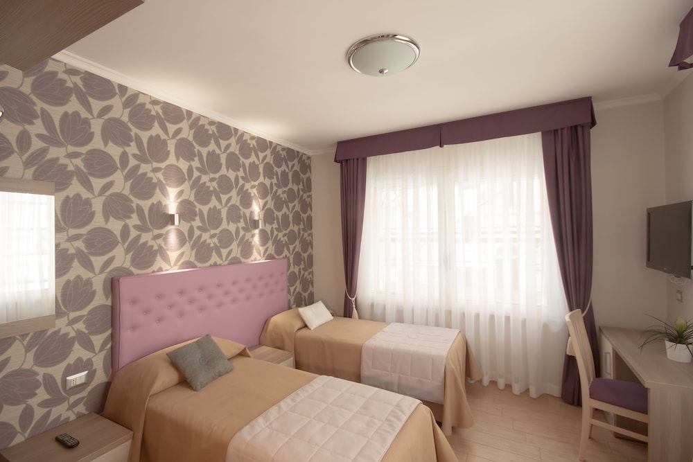 Rome King Suite
