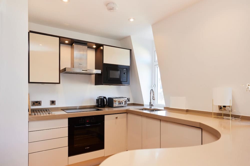 The Ladbroke Grove Crib - Elegant 2bdr Flat With Terrace