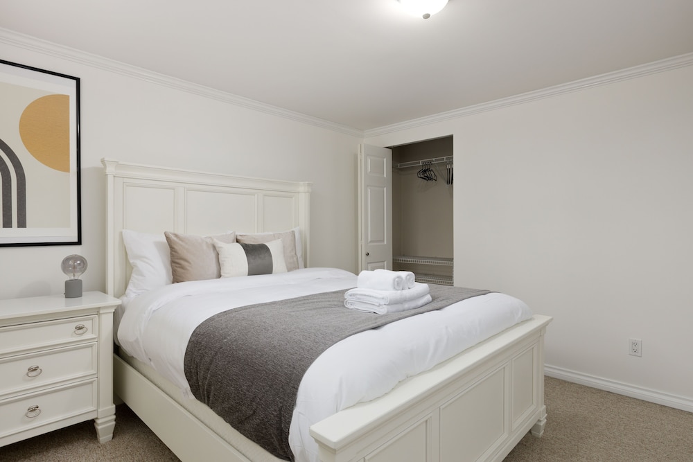 1781 Garden Avenue view 3