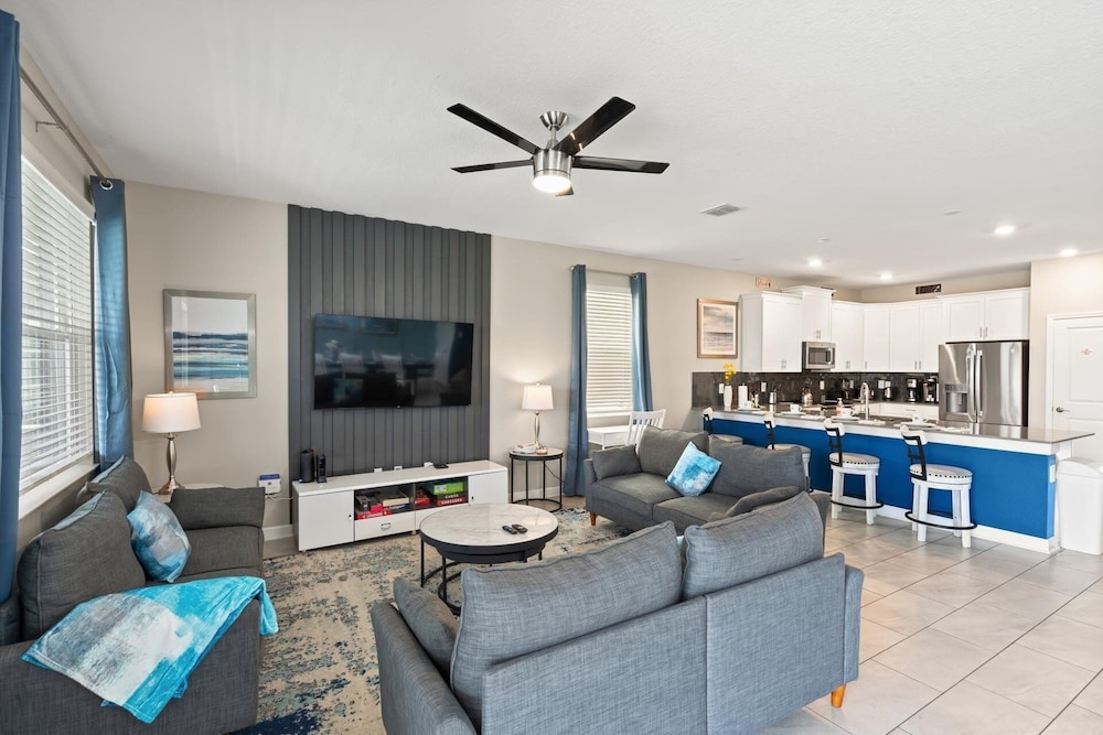 ChampionsGate Resort 10 Bedroom Vacation Home - Includes resort clubhouse amenity access! 10 Home