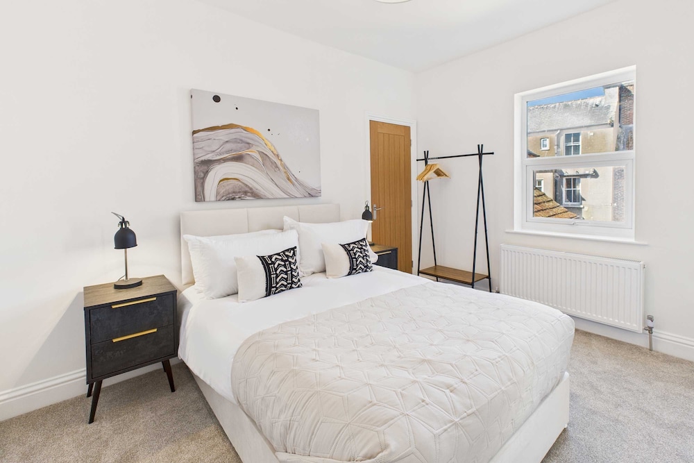 Host Stay Admiral s View
