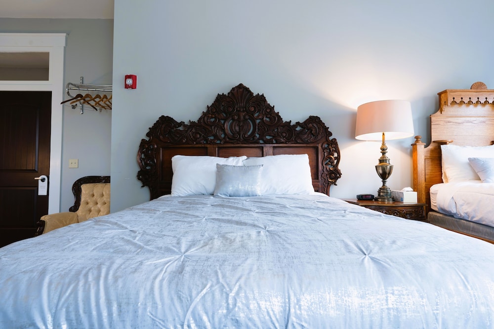 Oak Tree Hotel