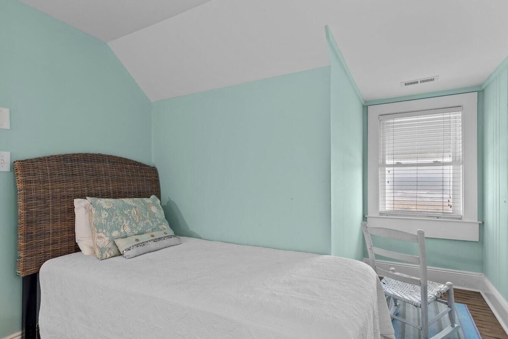 Sutton Cottage 5 Bedroom Home