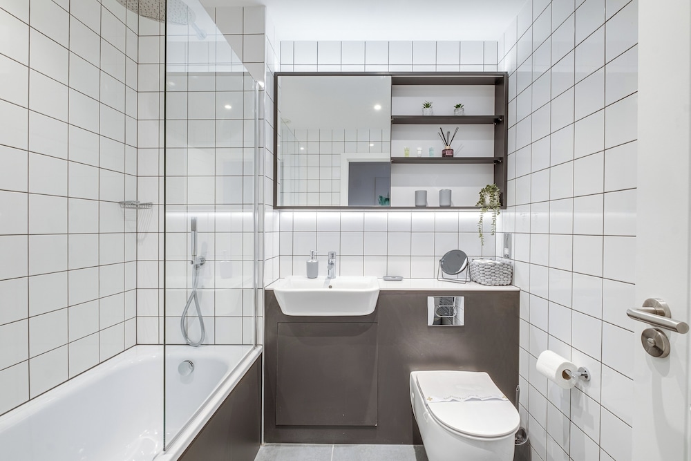 1 Bed Flat - Sleeps 3 - Parking